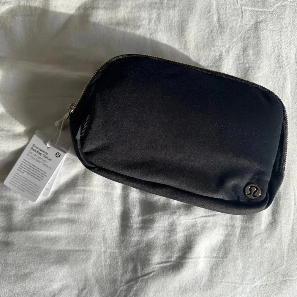 🆕 Lululemon Everywhere Belt Bag Velour Black Gold